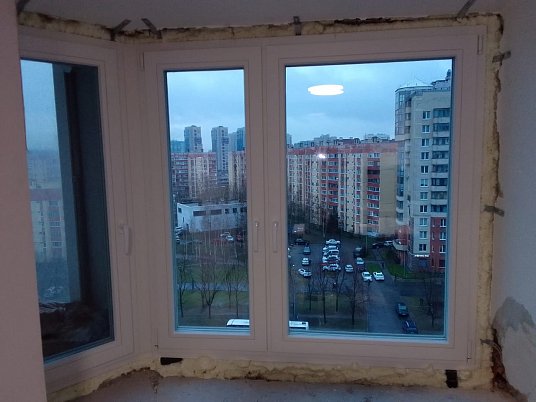 Изготовление и установка деревянного эркерного окна 