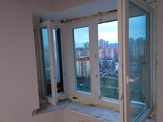 Изготовление и установка деревянного эркерного окна 